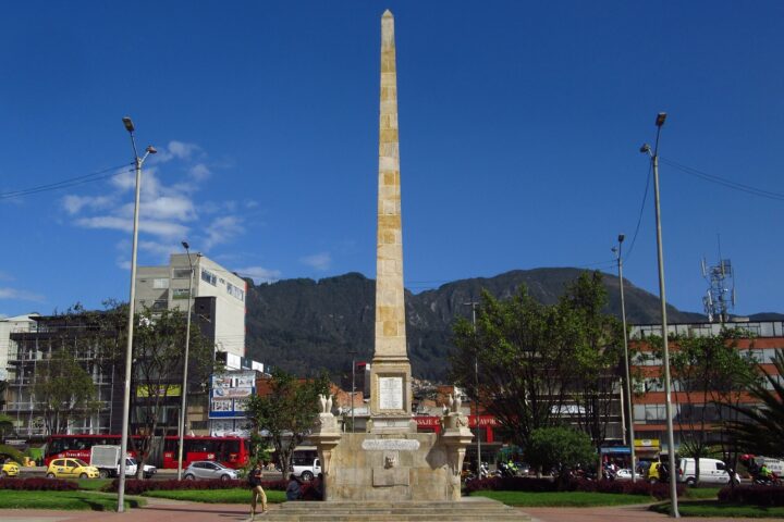 Obelisc dedicat als màrtirs de la pàtria al centre de Bogotà (fotografia: Wikipedia).