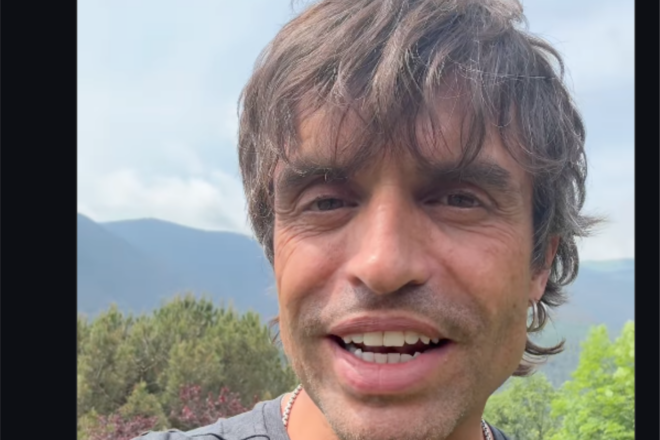 Manu Guix rep l’alta després d’una setmana ingressat a l’UCI per una pneumònia: “Visca la sanitat pública”