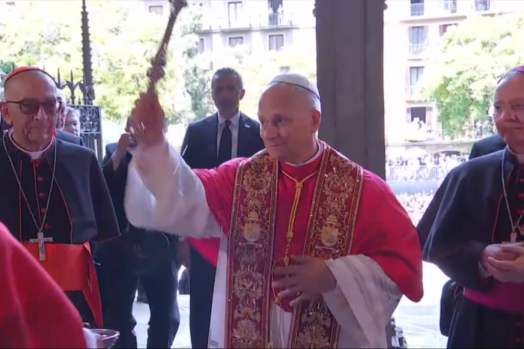 El papa Lleó XIV arriba a la catedral de Barcelona