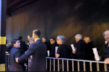 El moment en què la seguretat expulsava els cantaires de la Sagrada Família.