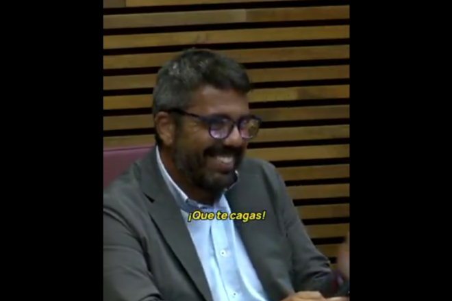 “Riuries davant les víctimes?”: indignació per l’actitud de Mazón durant una intervenció sobre la gota freda