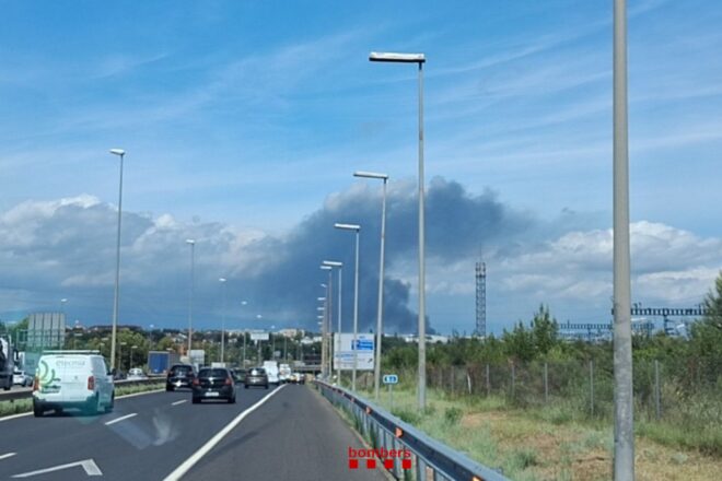 Declarat un incendi a la planta de Montesa Honda a Santa Perpètua de Mogoda