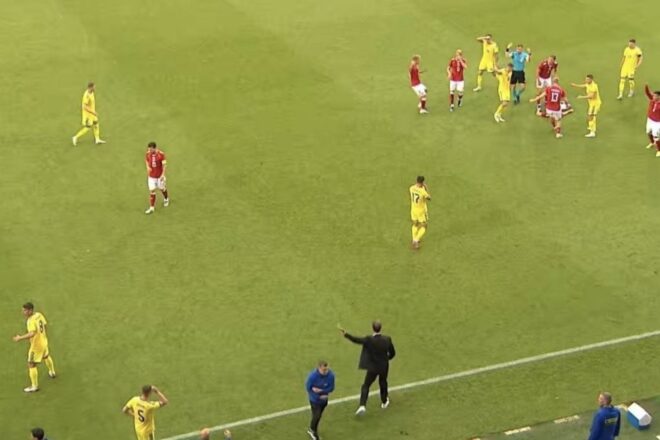 El jugador danès Christian Eriksen es torna a desplomar en ple partit