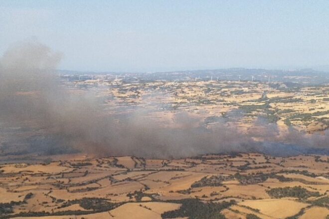 L’incendi agrícola a la Segarra crema trenta hectàrees i obliga a ampliar el confinament