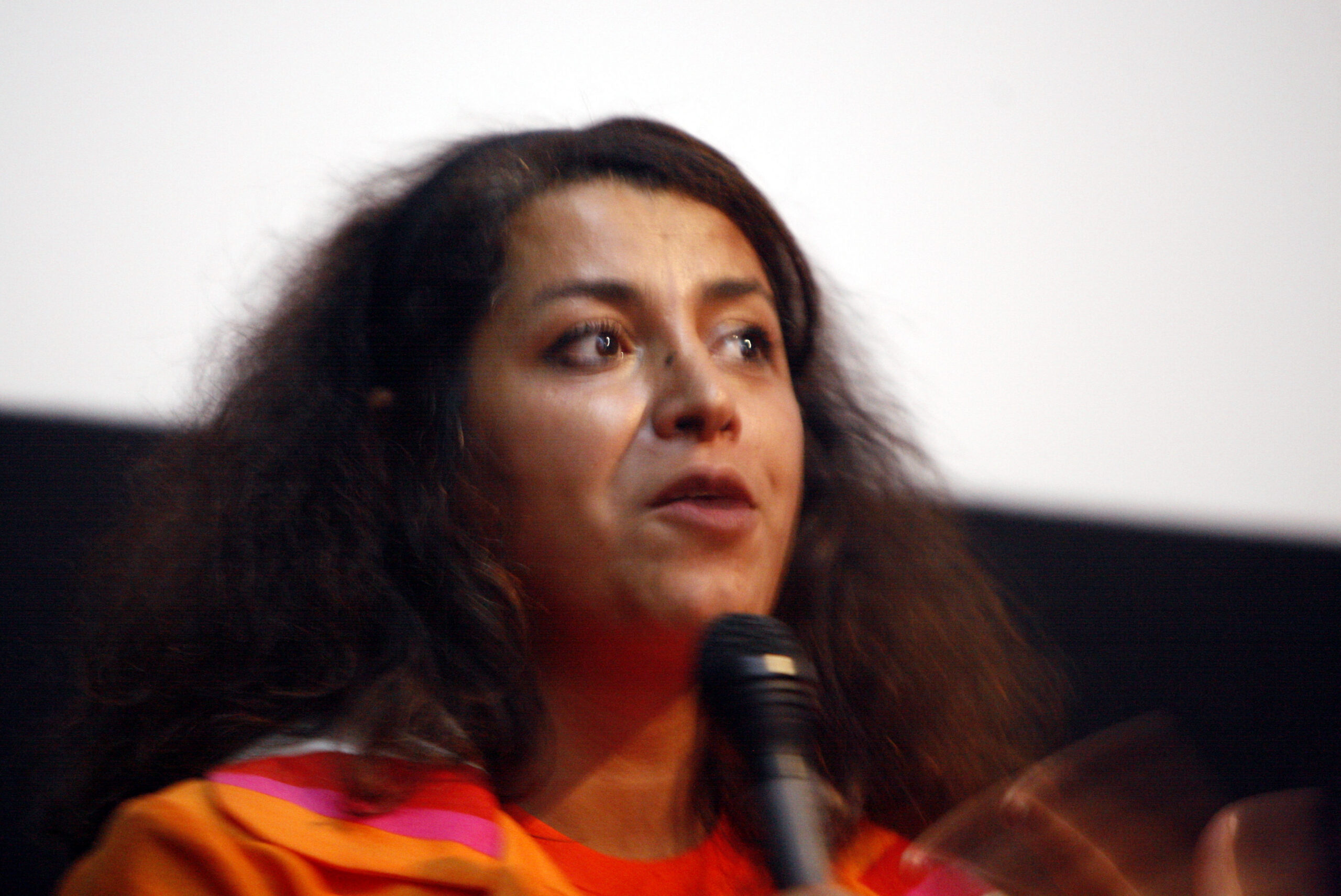 Marjane Satrapi, durant la presentació de l'adaptació cinematogràfica de 'Persèpolis' (fotografia: Rama/Wikimedia Commons).