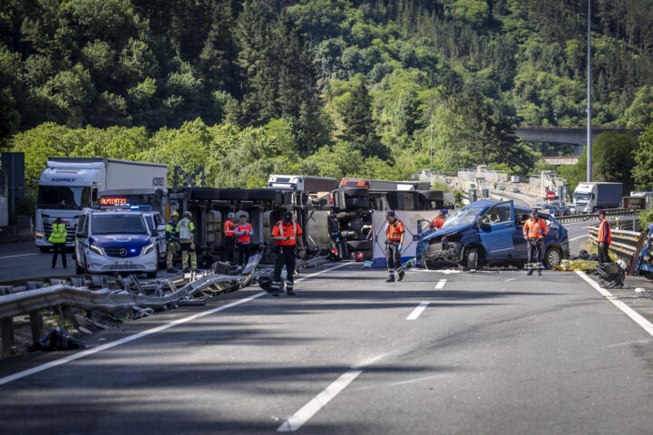 El lloc de l'accident a la AP-8. Fotografia: EFE.