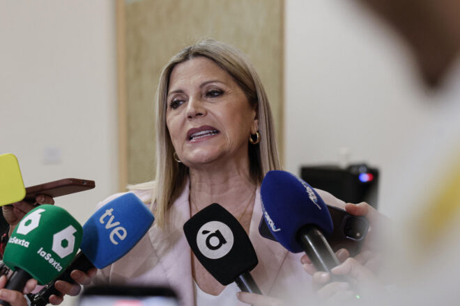 Carmen Ortí desbloca la negociació amb els sindicats d’educació, cada dia més reforçats