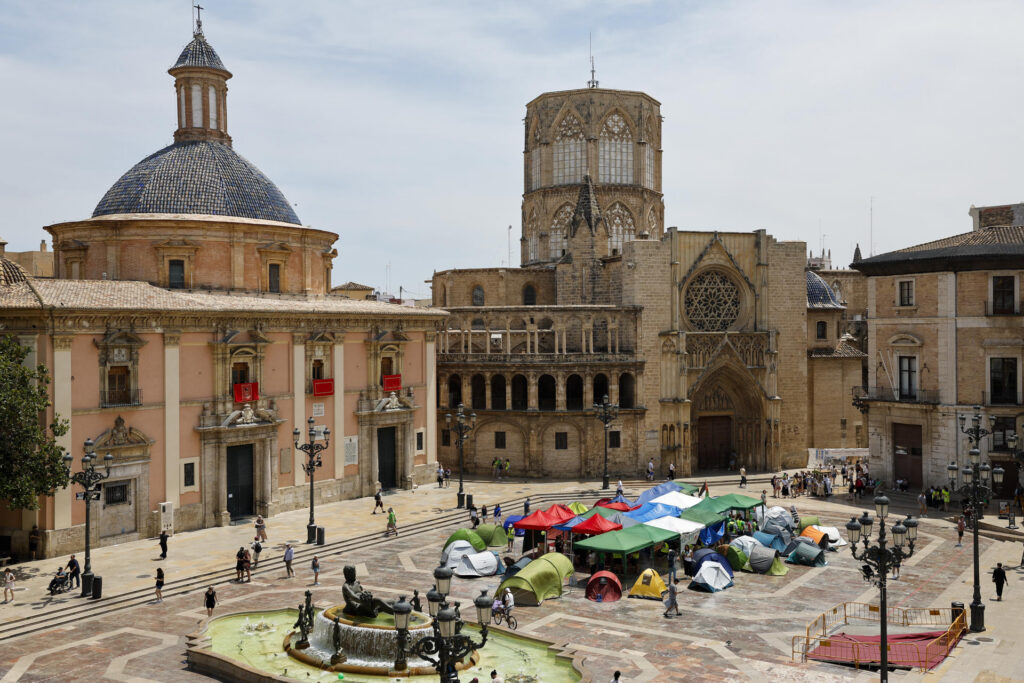 La delegació del govern espanyol rebutja de desallotjar l’acampada de València i remet Catalá a la policia local