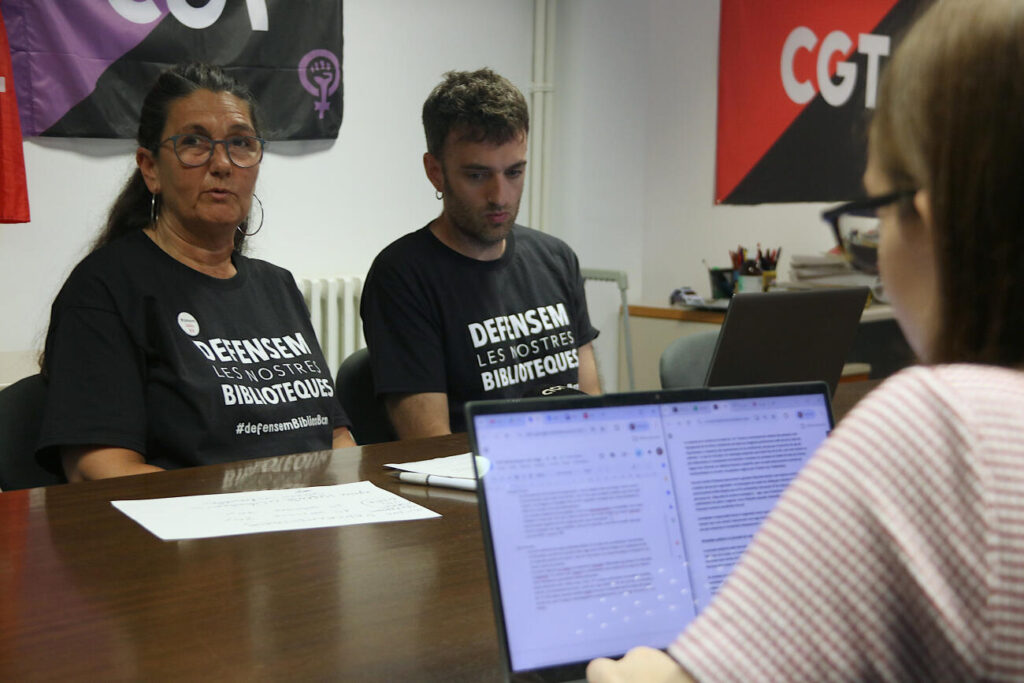 El comitè de Biblioteques de Barcelona acusa l’ajuntament de