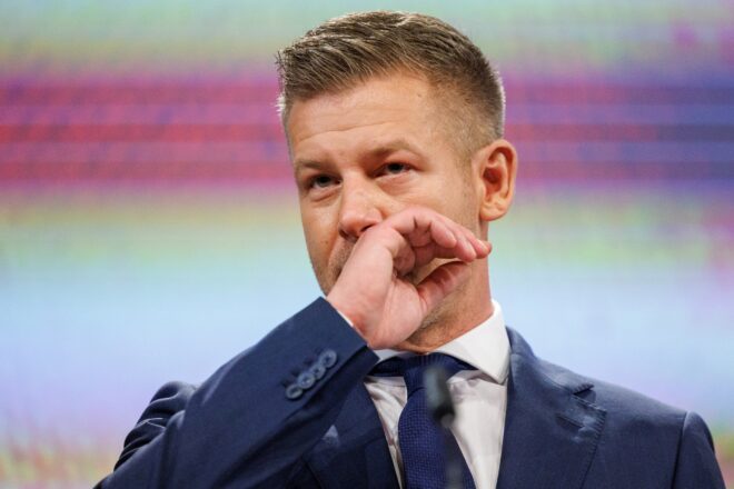 Dimissió voluntària o destitució forçada: el govern Magyar esmola la destral contra el darrer gran bastió de l’era Orbán
