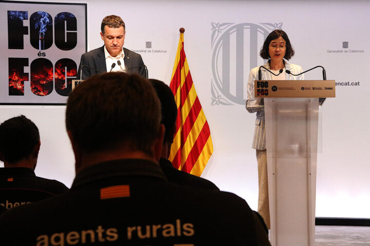 La consellera d'Interior, Núria Parlon, i el conseller d'Agricultura, Òscar Ordeig, en la presentació de la campanya 