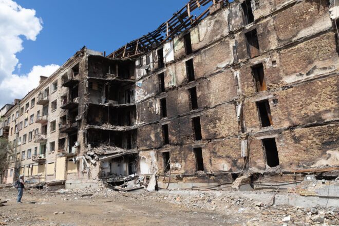 Deu els morts i més de noranta els ferits per bombardaments russos a Ucraïna