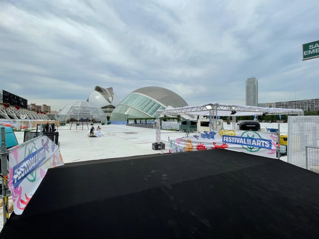 Els afectats per la cancel·lació del Festival de les Arts reclamen la devolució íntegra de les entrades