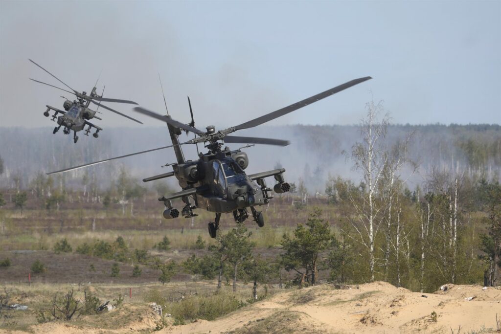 Un helicòpter de l’exèrcit dels EUA s’estavella prop de l’es