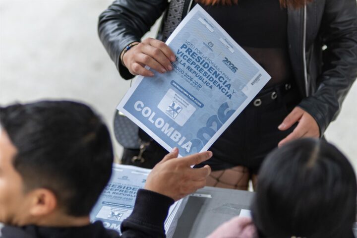 Mesa electoral al municipi colombià d’Isnos, en la primera volta de les eleccions presidencials.