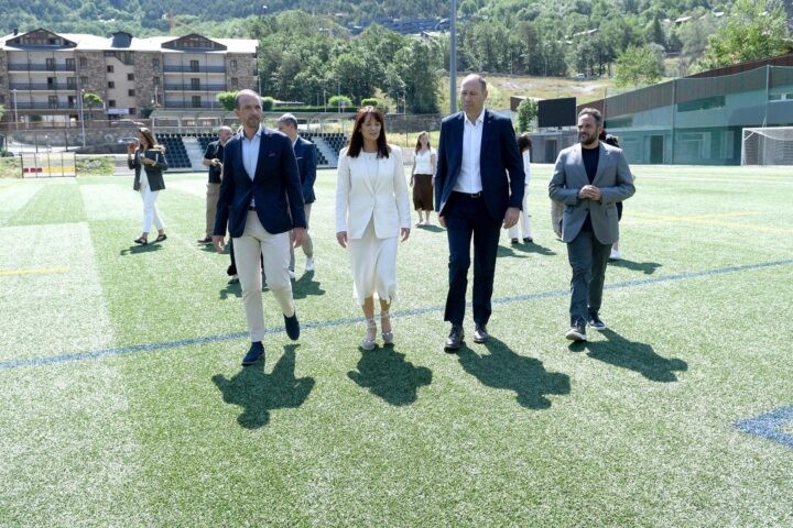 La ministra de Cultura, Joventut i Esports d’Andorra, Mònica Bonell, amb el conseller d’Esports de la Generalitat de Catalunya, Berni Álvarez.