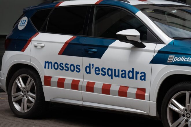 Denunciat un camioner per haver llen&ccedil;at una cigarreta encesa a la AP-7, a Llers