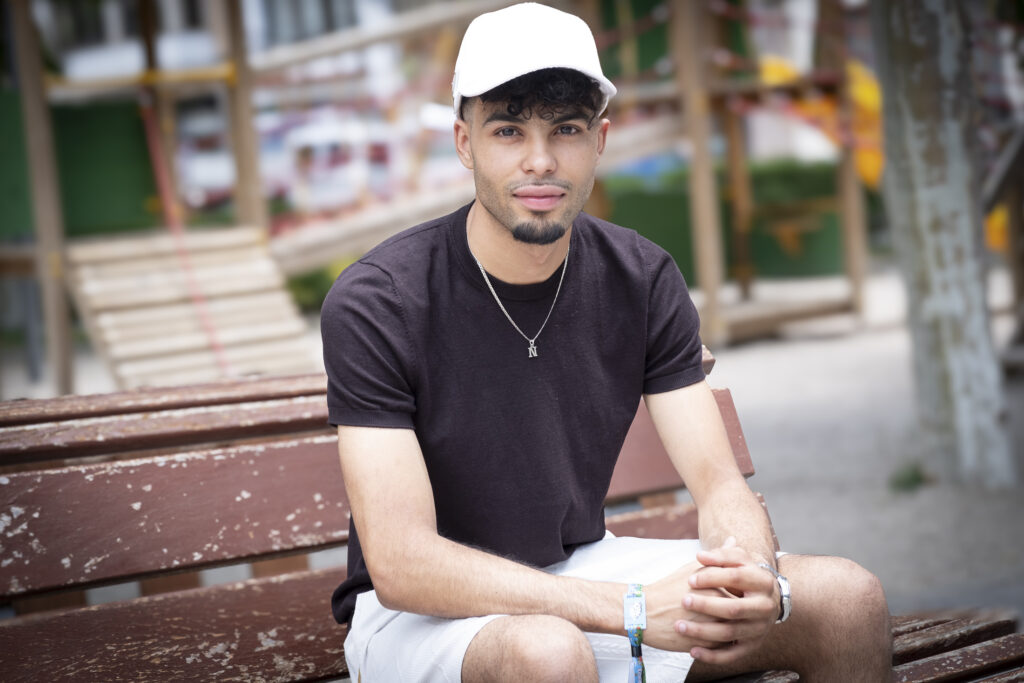 Naim Smaili Khalladi. Cantant.