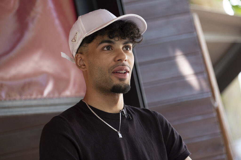 Naim Smaili Khalladi. Cantant.