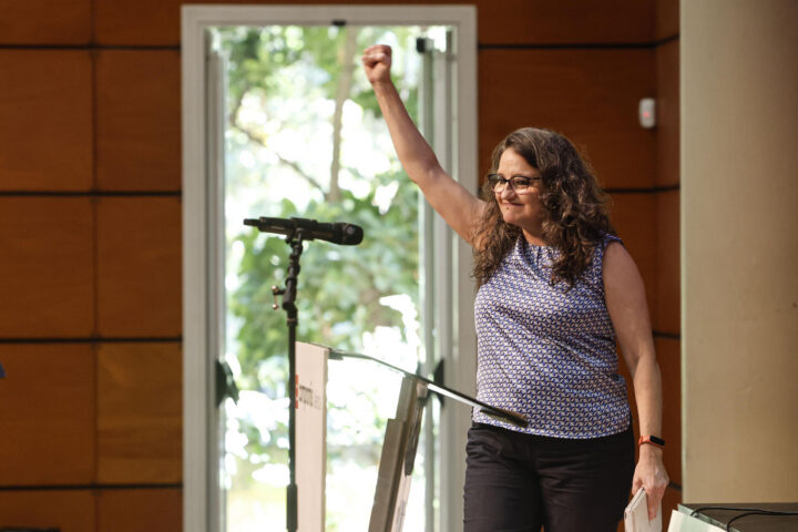 Mónica Oltra a l’assemblea extraordinària que la ratifica com a candidata de Compromís a la batllia de València (fotografia: Compromís).