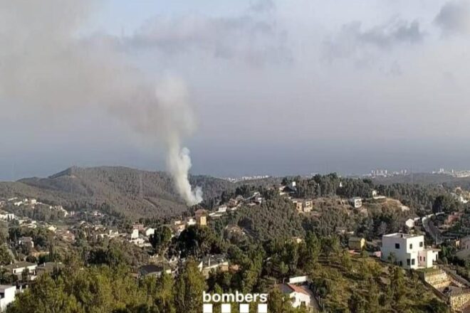 Estabilitzat el foc entre Cunit i Cubelles que ha obligat a confinar tres urbanitzacions