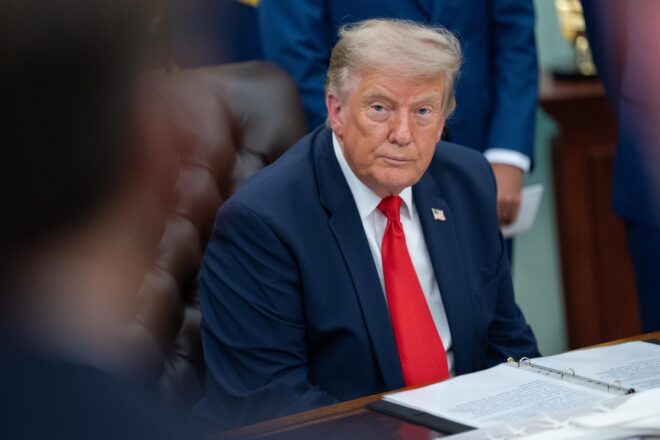 Trump al·lega la “molt bona relació” amb Kim Jong-un per fer descarrilar les maniobres militars amb Corea del Sud