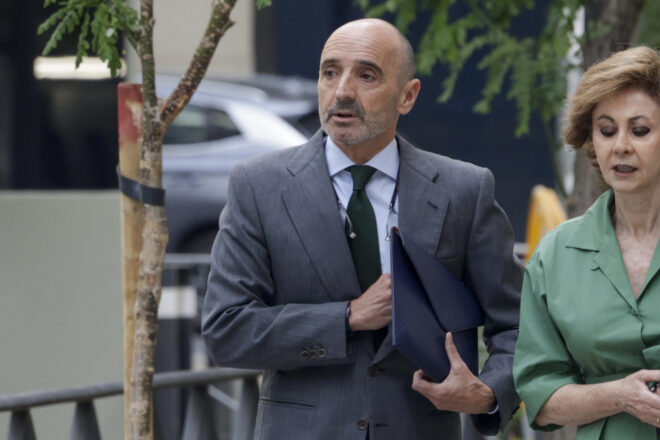 Julio Mart&iacute;nez inculpa Zapatero, per&ograve; diu que no sap amb qui va parlar per facilitar el rescat de Plus Ultra