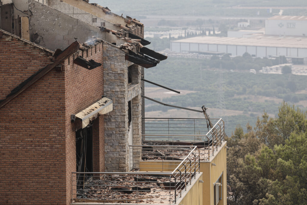 La Vilavella, un poble desert després de ser evacuat per l’incendi a la Vall d’Uixó