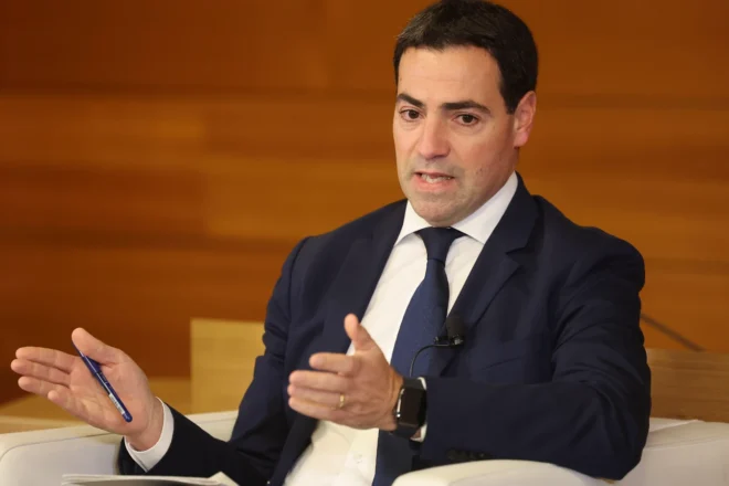 Imanol Pradales: “Sánchez pot donar sentit al temps que queda de legislatura o entrar en un procés de descomposició”