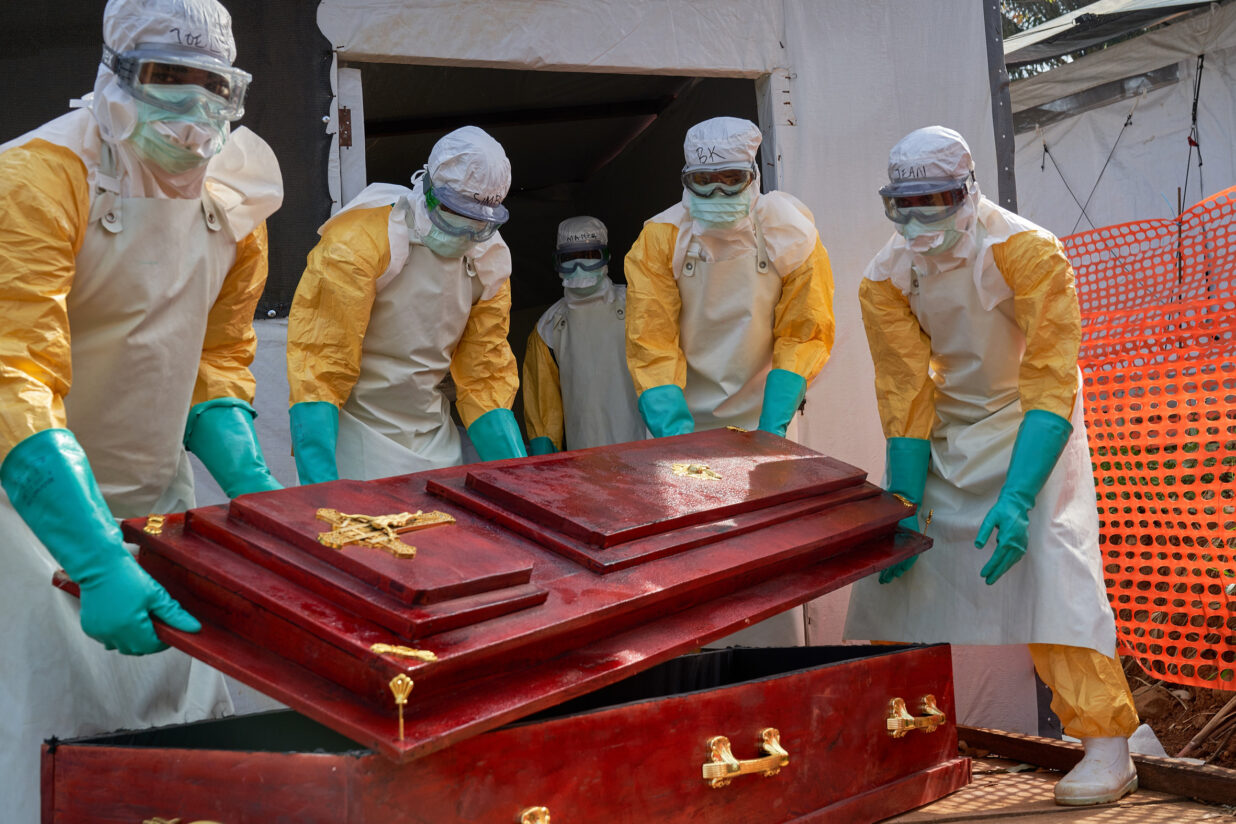 &ldquo;Arrisquem la vida i no ens volen pagar&rdquo;: la vaga dels sanitaris amena&ccedil;a la resposta a l&rsquo;Ebola al Congo