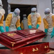 &ldquo;Arrisquem la vida i no ens volen pagar&rdquo;: la vaga dels sanitaris amena&ccedil;a la resposta a l&rsquo;Ebola al Congo
