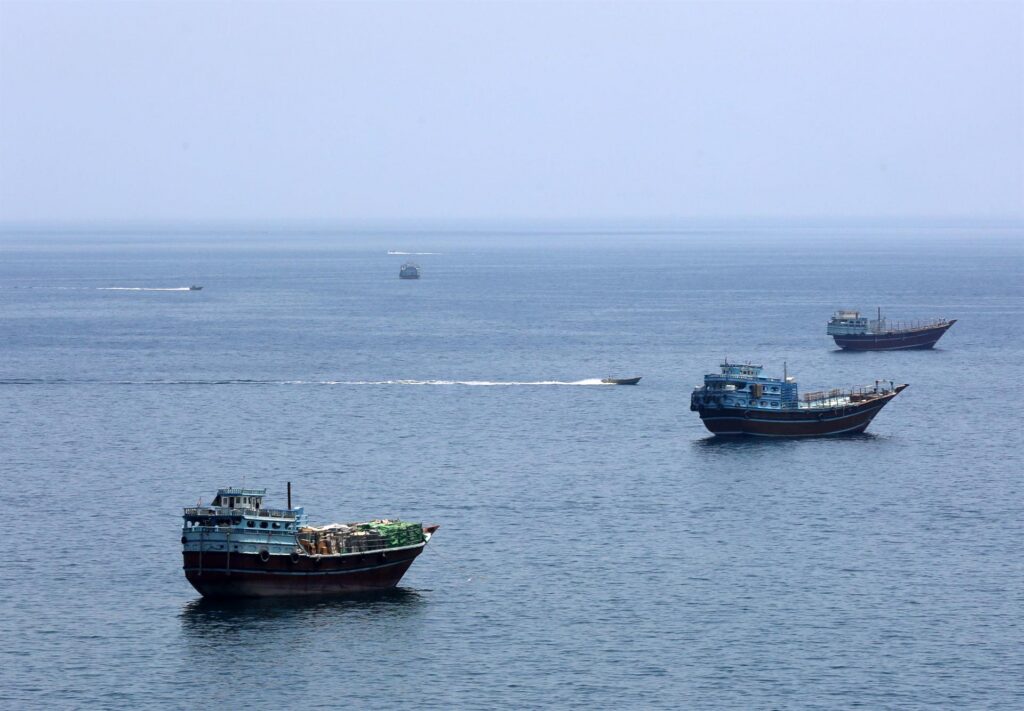 L’Iran torna a tancar Ormuz i amenaça les bases dels Estats Units al Pèrsic