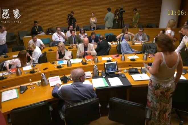 Un micr&ograve;fon obert capta un diputat de Vox a les Corts vantant-se de tenir informaci&oacute; privilegiada de la fiscalia