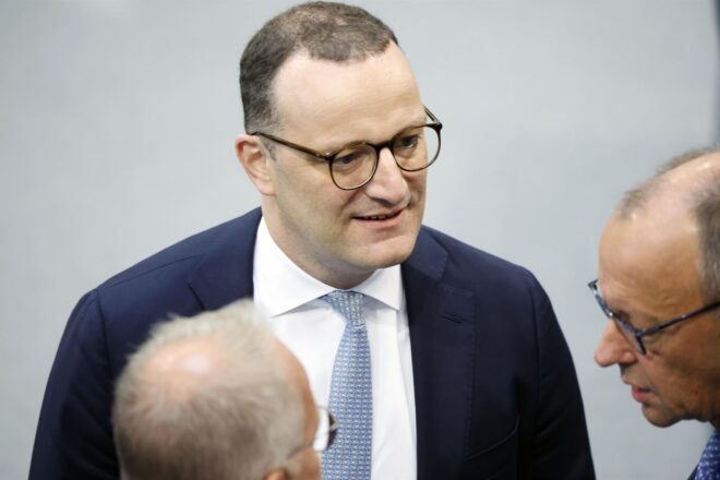Dimiteix el dirigent conservador del parlament alemany arran del naixement d’un fill per gestació subrogada als EUA
