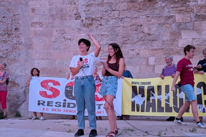 Les activistes detingudes a Santa Maria celebren la «victòria davant la repressió» de la protesta contra la saturació. Fotografia: EUROPA PRESS