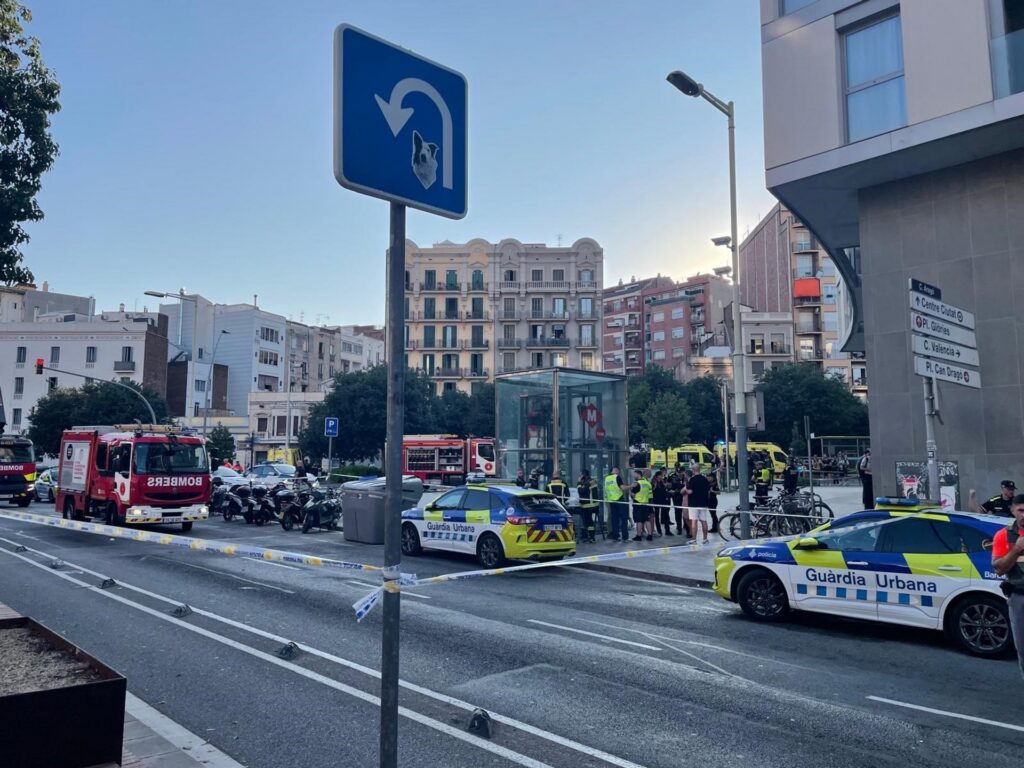 Quan es restabliran les línies després de l’incendi entre el Clot i Glòries?