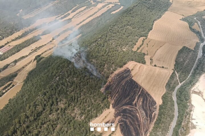 Imatge aèria de l'incendi de Pontils (fotografia: Bombers de la Generalitat de Catalunya).