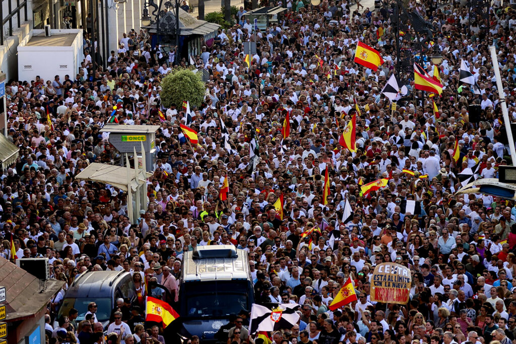Milers de veïns de Ceuta es manifesten i reclamen una resposta a les entrades irregulars