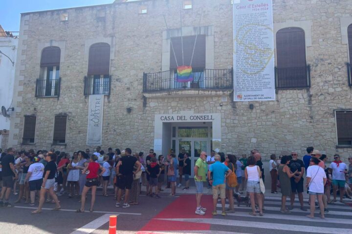 Mobilització contra l'agressió homòfoba a Benialí (fotografia: Ajuntament de la Vall de Gallinera.)