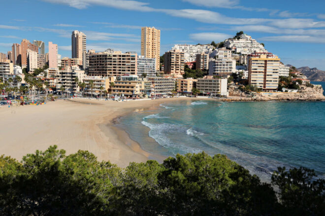 El sud del País Valencià canvia de mans: capital estranger, habitatge de luxe i una nova realitat immobiliària