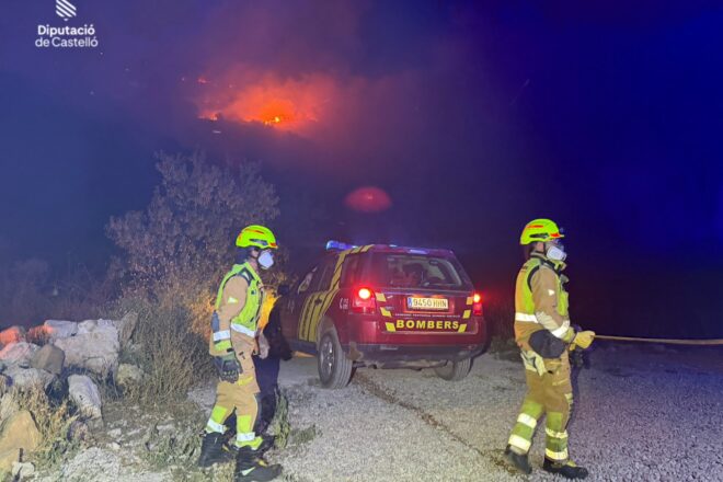 Aixequen el confinament de la Serra d’en Galceran per l’incendi forestal
