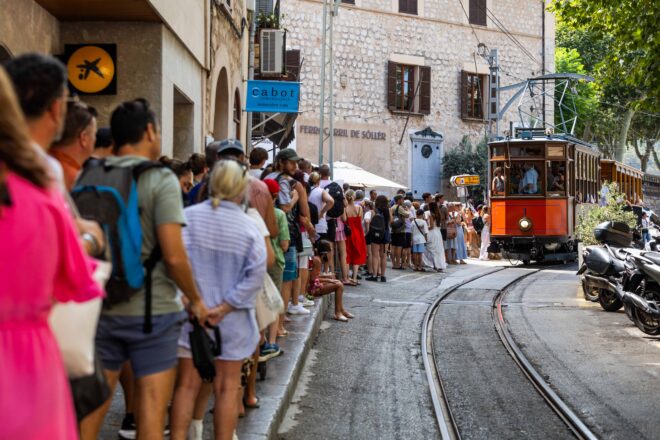 “És una aberració”: el turisme desborda Sóller, un paradís en venda a Mallorca