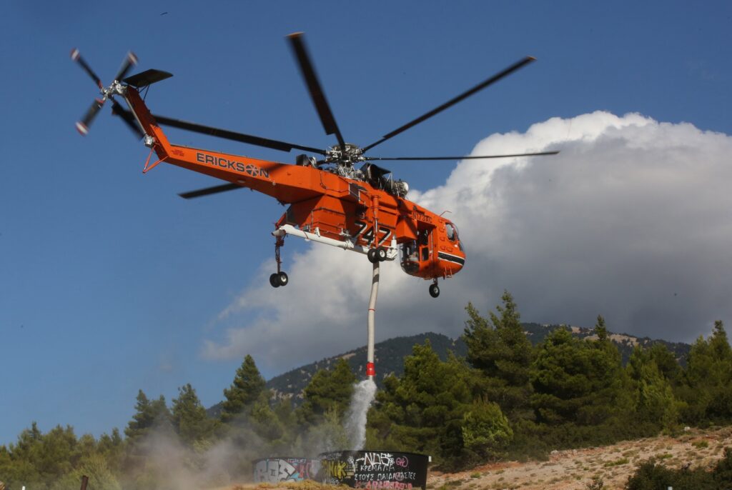 Dos morts i dos ferits arran del xoc entre dos helicòpters que extingien els incendis de Grècia