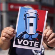 La ultradreta contra un alienígena cap de paperera: arrenquen les eleccions més extravagants de l’estiu al Regne Unit