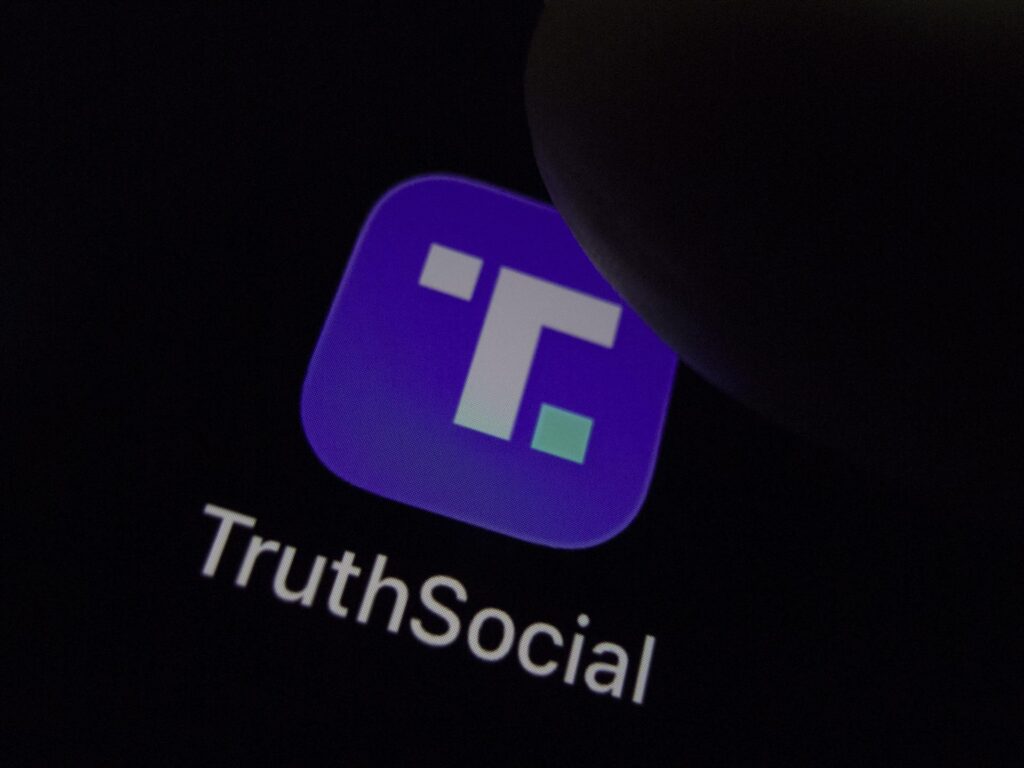 Trump vol cobrar cent mil euros per accedir abans als seus missatges en les xarxes socials