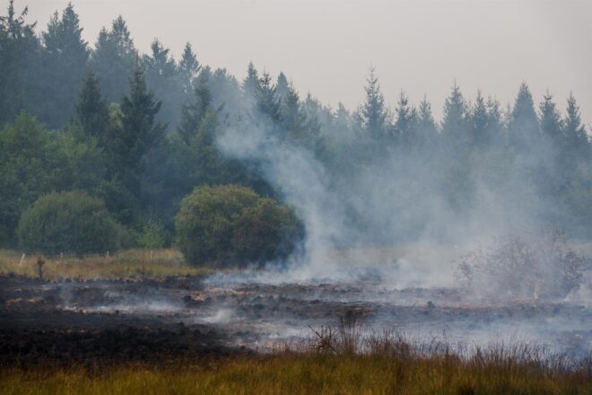 Alemanya desallotja parcialment una localitat fronterera arran del gran incendi de Bèlgica