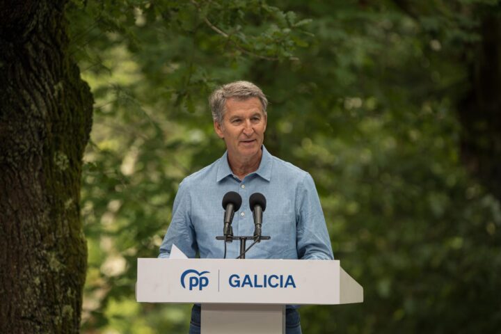 El president del PP, Alberto Núñez Feijóo, durant l’acte d’obertura del curs polític del partit, el 29 d’agost de 2026, a Cerdedo-Cotobade (fotografia d’arxiu).