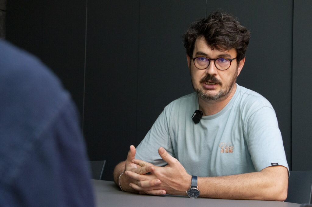 Gautier Sabri&agrave;, en un moment de l'entrevista (fotografia: Enric Galli).