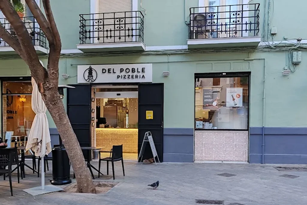 “Parla’m en espanyol o no et serviré”: denuncia que no l’atenen en una pizzeria de Russafa perquè parla en català