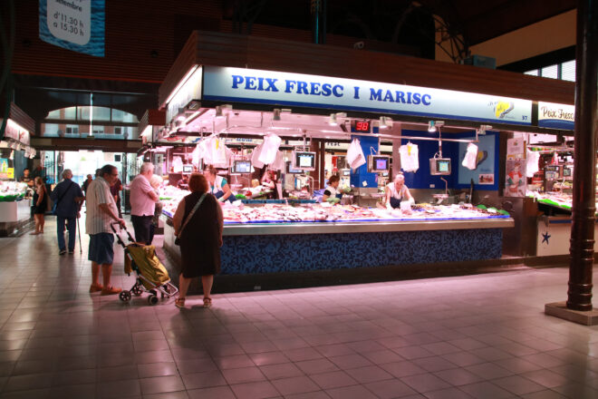 El Mercat de Tarragona reobre després de la mort d’un treballador en una fossa sèptica